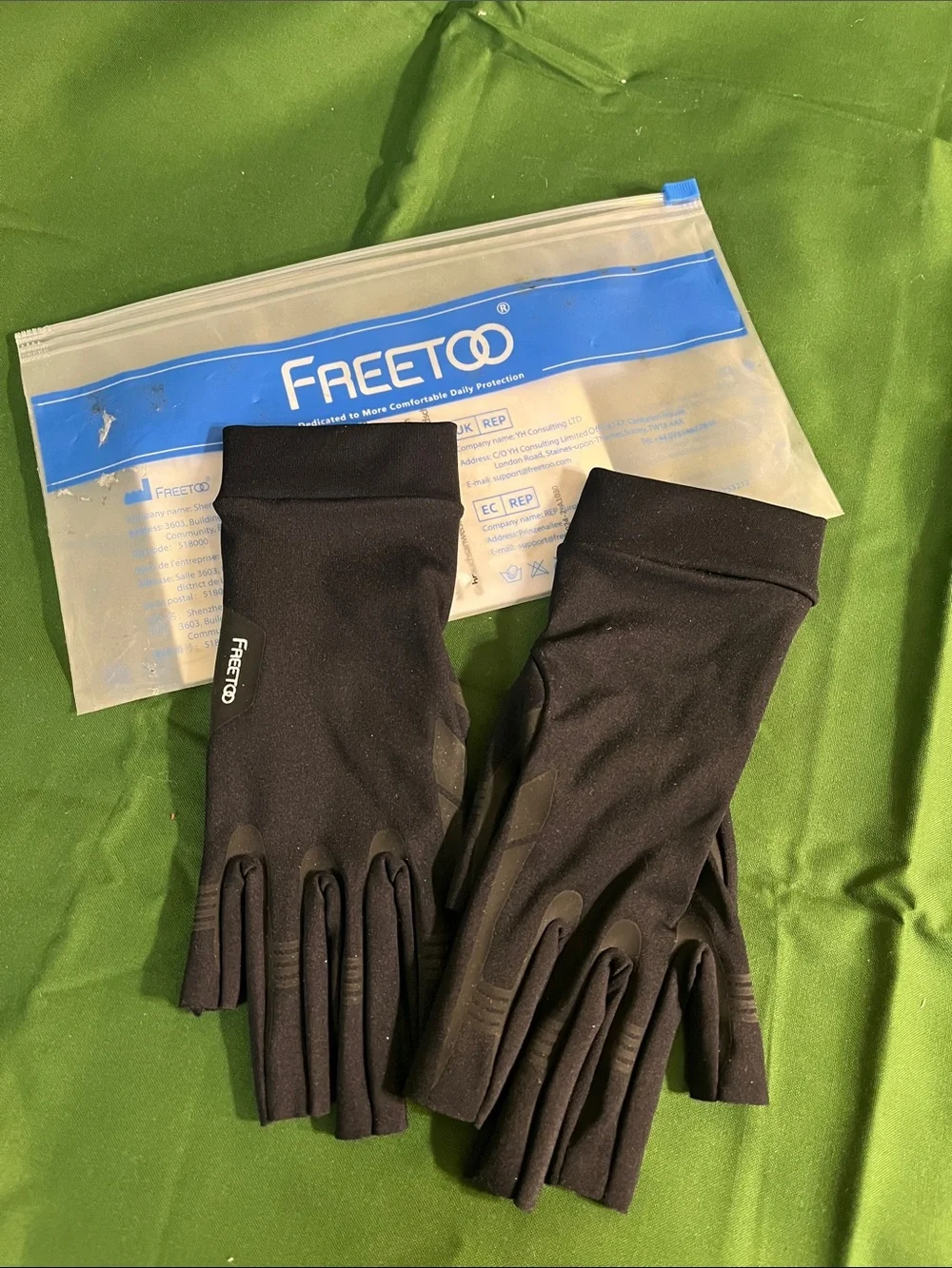 Brand new size M compression gloves for women